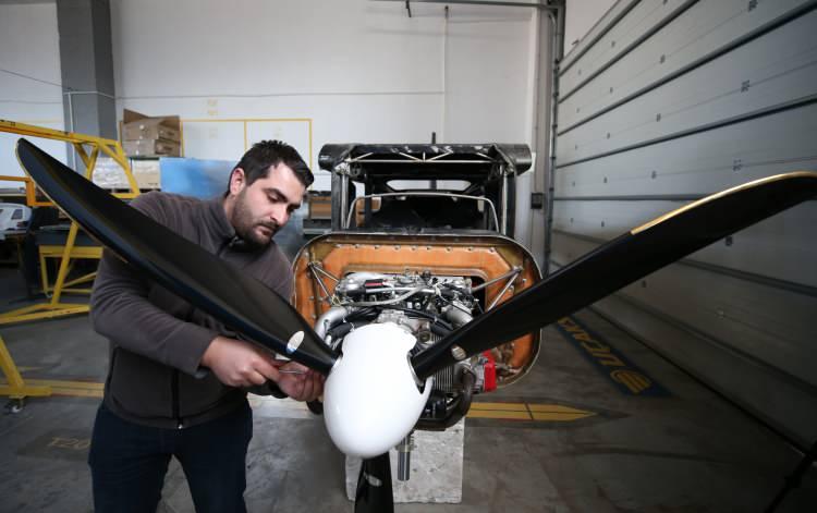 <p>Tasarımı firmaya ait olan çok hafif uçak sınıfındaki hava aracının, motor ve aviyonik sistemleri dışındaki parçalarının üretiminin tamamı Kayapa Organize Sanayi Bölgesindeki tesislerde gerçekleştirildi.</p>