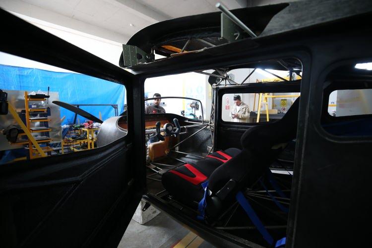 <p>Yani sınıfına nazaran çok üst düzey bir uçak olması planlandı. Motor dursa bile 62 kilometre hıza kadar uçma yeteneğine sahip bir uçak. Sonraki versiyonlarını da 6 kişilik olmak üzere farklı alanlara üretmeye başlayacağız."</p>