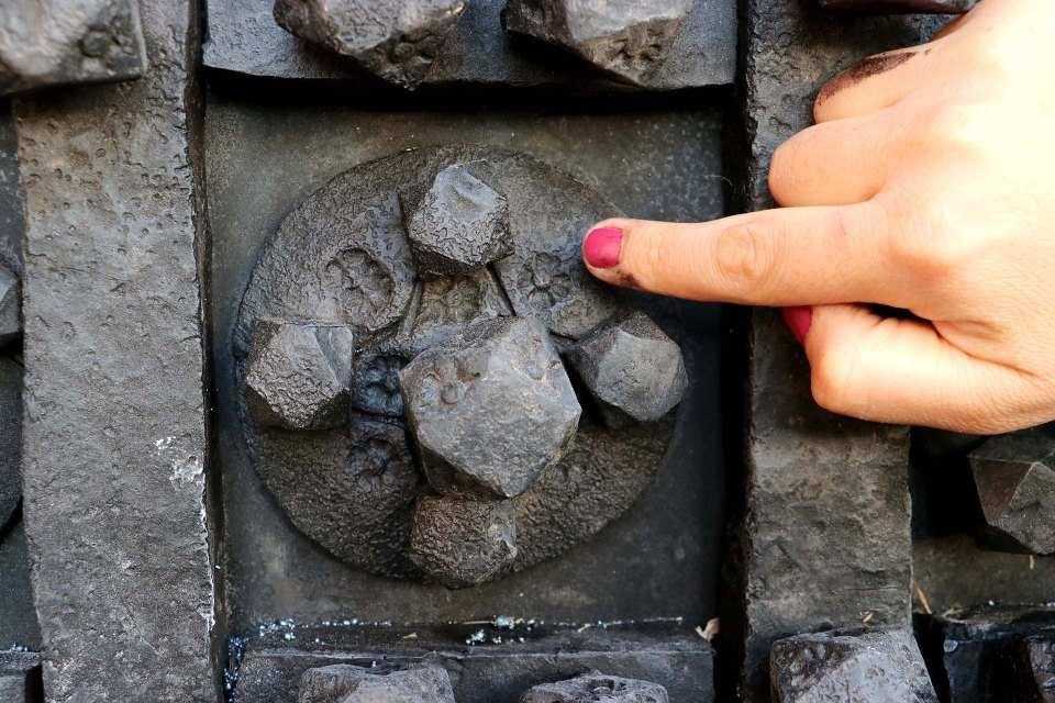 <p>Uzunali, "Restorasyonla birlikte kapılar da hayat buldu. Gelecek turistleri bekliyor. İlerde surlar bittiği ve işlevlendirildiği zaman turistlerin çok daha fazla artacağına eminim.</p>
