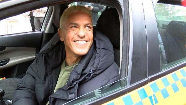 <p><span style="color:rgb(99, 99, 99)">&nbsp;"Eğer bir oyuncu olmasaydınız T&uuml;rkiye'de taksici olur muydunuz?" sorusuna Samy Naceri "Burada taksici olmak istemezdim &ccedil;&uuml;nk&uuml; trafik &ccedil;ok karışık" cevabını verdi.&nbsp;</span></p>
