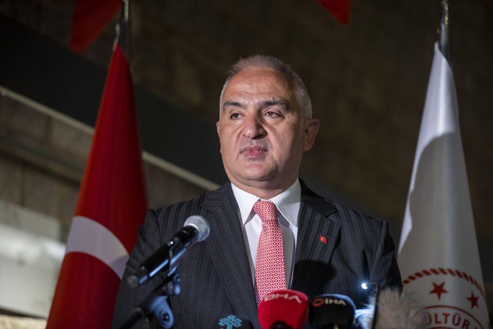 <p>Türkiye'deki kültür varlıklarının, bu topraklarda yaşamış bütün medeniyetlerin emaneti olduğunu kaydeden Ersoy, bu nedenle tüm eserlerin özel, değerli ve ait oldukları bu topraklarda bulunmalarının önemine dikkati çekti.</p>

<p> </p>
