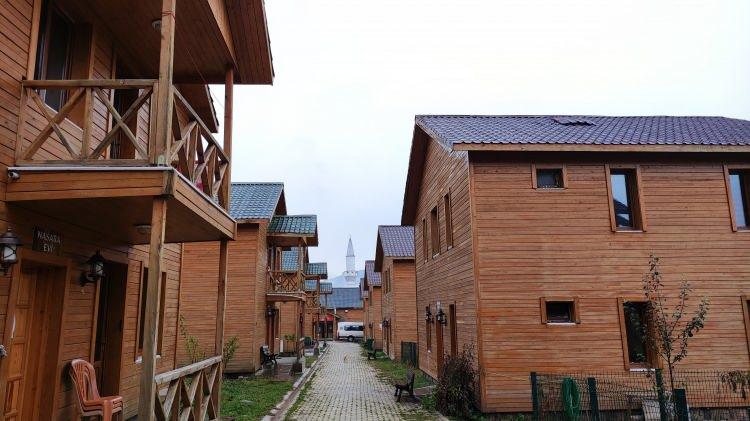 <p>Huzur evi sakinlerinden 75 yaşındaki Cihat Karakaş, "Çocuklarım yurt dışında bulunduğu için ve tek başına hayatını devam ettiremedim. </p>