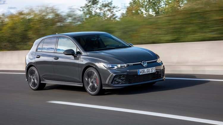 <p>7. <strong>VOLKSWAGEN GOLF</strong></p>
<p> 2 BİN 443</p>