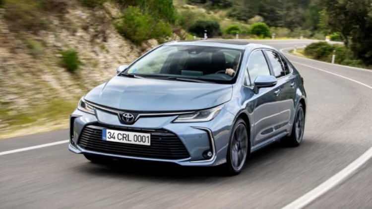 <p>8. <strong>TOYOTA COROLLA</strong></p>
<p> 2 BİN 405</p>