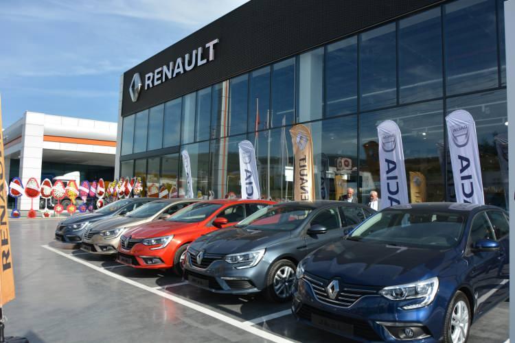 <p><strong>EN HIZLI RENAULT SATILDI</strong></p>
<p>Eylülde online pazarda Türkiye pazarı satış hızı ortalama 41 gün olurken, en hızlı satılan marka 34 günle Renault oldu. En yavaş satılan ise 57 günlük satış hızıyla BMW olarak belirlendi.</p>