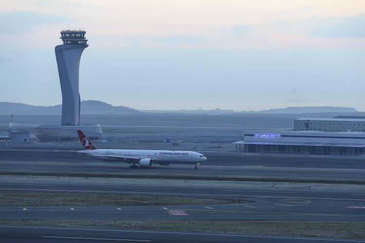 <p>İstanbul Havalimanı, faaliyete geçmesinin ardından geçen 3 yılda küresel salgına rağmen 103,5 milyon yolcuya ulaşırken, bu süre içerisinde çok sayıda birincilik ve ödüle layık görüldü.</p>
