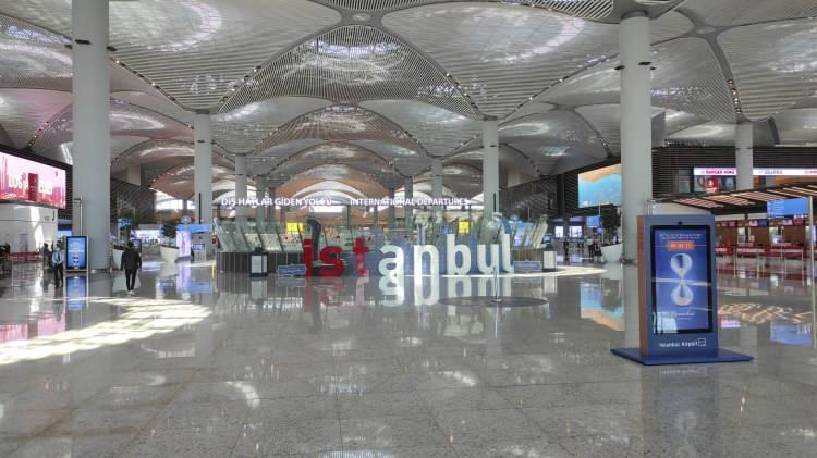 <p>Cumhuriyet döneminin en büyük projeleri arasında gösterilen ve Türk havacılığı için kritik aşamalardan biri olarak kabul edilen İstanbul Havalimanı'nın hizmete açılmasının ardından 3 yıl geçti.</p>
