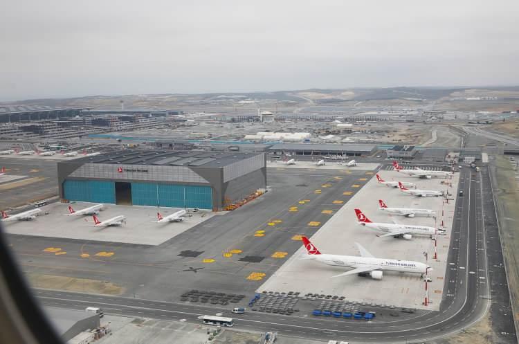 <p>İstanbul Havalimanı, açılışının ardından geçen 3 yıllık sürede, 24 Ekim 2021 itibarıyla 103 milyon 452 bin 393 yerli ve yabancı yolcu ağırladı. 251 noktaya uçulan İstanbul Havalimanı'nda 730 bin 83 sefer gerçekleştirildi.</p>
