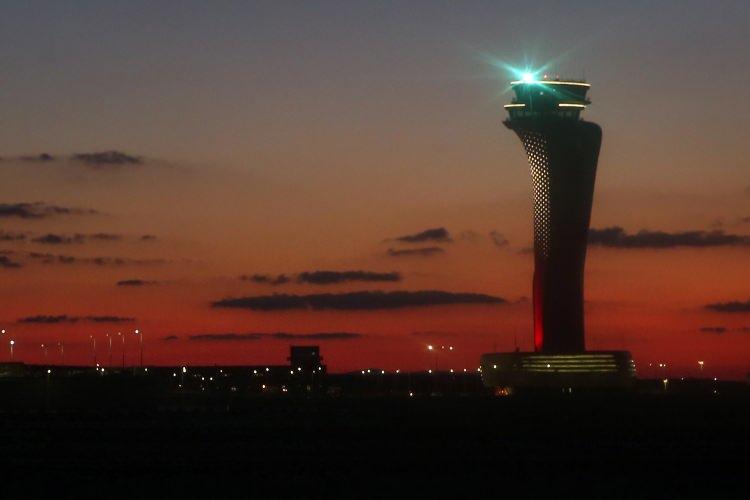 <p>Saygın kurumlar tarafından üst üste ödüllere layık görülen İstanbul Havalimanı, sadece son 3 ayda alınan ödüller göz önünde bulundurulduğunda ne kadar önemli bir eser olduğunu da ortaya koydu.</p>
