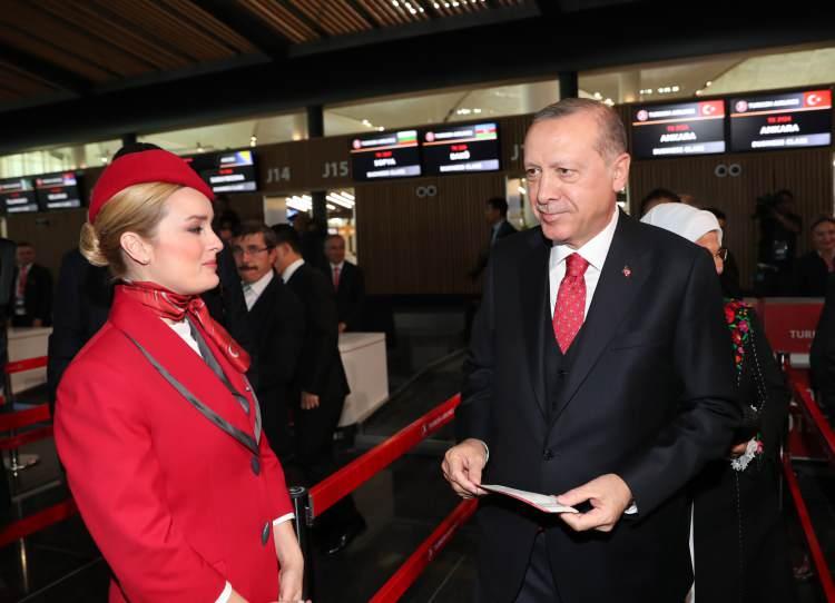 <p>Havalimanı, Hava Taşımacılığı Araştırmaları Derneği (ATRS) tarafından yılda 40 milyondan fazla yolcu ile "Avrupa'nın En Verimli Havalimanı" ödülüne layık görülürken (1 Eylül), ABD merkezli Brandon Hall Group tarafından düzenlenen "2021 Brandon Hall Group HCM Mükemmellik Ödülleri"nden 6 altın, 1 gümüş ve 1 bronz mükemmellik ödülü aldı.</p>
