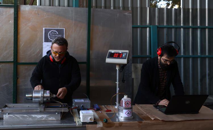 <p>Motor projelerini hayata geçirme konusunda kendilerine güvendiklerini dile getiren Pehlivanoğlu, "Sektöre kalıpçılıkla başladık. Çocukluğumuz sanayide geçti. Bu motorları yapabileceğimize inanıyoruz. Prototiplerle de bunu gösterdik. Seri imalata geçiş için kendi kaynaklarımız ve çeşitli destekleri kullanmaktayız. Daha güçlü motorları da yapabileceğimize inanıyoruz." dedi.</p>
<p> </p>