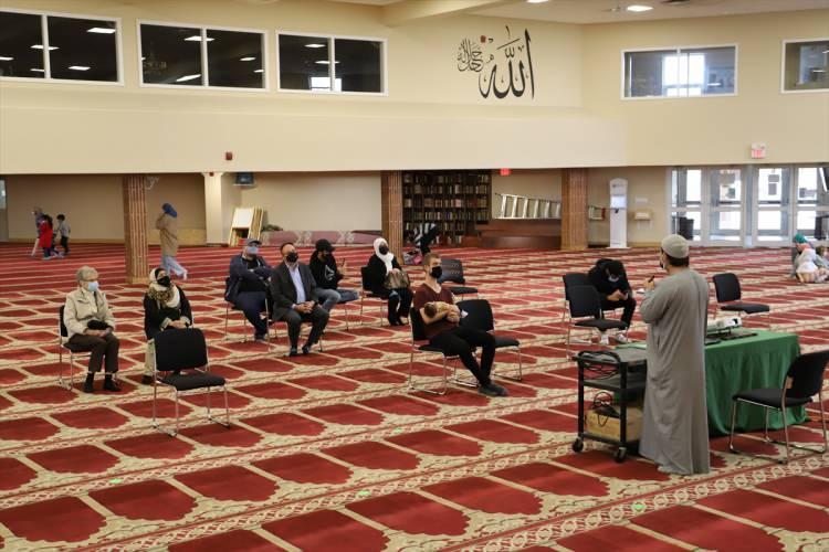 <p>Etkinlik kapsamında camide slaytlarla yapılan sunumda, İslam inancının temelleri ve diğer inançlarla olan farkı anlatıldı.</p>