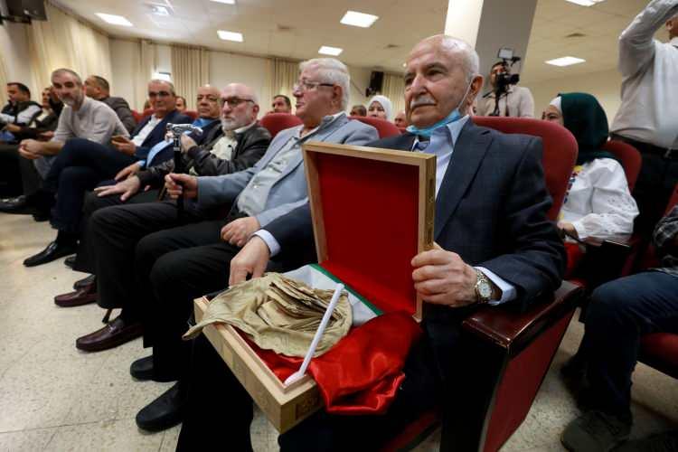 <p>Parayı bırakan ve kimliği bilinmeyen Osmanlı askeri Filistin'e bir daha hiç dönememiş, ancak Rüşdü Efendi'den sonra torunları da "Belki bir gün geri döner veya bir akrabası gelir ister" düşüncesiyle emanete büyük özenle sahip çıkmaya devam etmişler.</p>