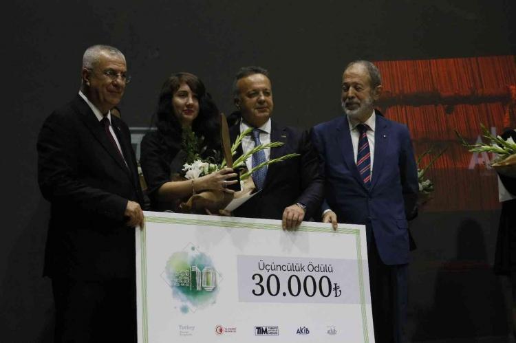 <p>Türkiye İhracatçılar Meclisi (TİM) Başkanı İsmail Gülle, ödül töreninde yaptığı konuşmada, “Geçen ay ihracat rakamımız, Cumhuriyet tarihimizin en yüksek aylık ihracat rakamı oldu, 7,8 milyar dolar.</p>
