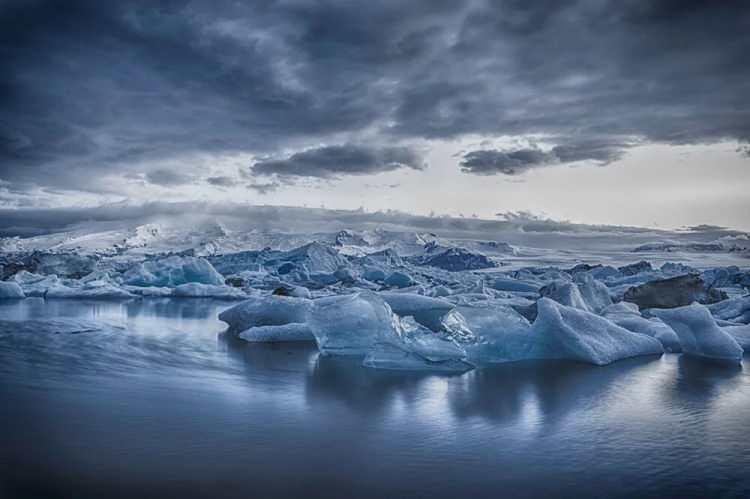 <p>NELER YAPILMASI GEREKİYOR?</p>

<p>1,5 derece hedefi için karbondioksit ve diğer sera gazlarının 2050'ye kadar emisyonunun durdurulması şart. Bu noktada fosil yakıtların yakılması, metan gazı oluşturan tarım ve hayvancılık, ağaçların kesilmesi ve bazı endüstriyel işlemler gündeme geliyor.</p>

<p> </p>
