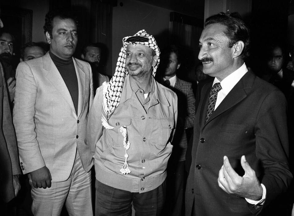 <p>5 Ekim 1979'da resmi ziyaret için Ankara'ya gelen Filistin Kurtuluş Örgütü Yürütme Komitesi Başkanı ve Filistin Devrim Kuvvetleri Genel Komutanı Yaser Arafat (ortada) Dönemin Başbakanı Ecevit (sağda) ile görüştü. (Arşiv)</p>
