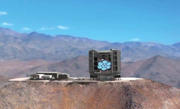 <p> Şili’deki Las Campanas Gözlemevi'nde yapımı devam eden GMT, ayrıca evrenin genişlemesinden sorumlu gizemli ‘karanlık enerjiyi’ araştıracak.</p>

