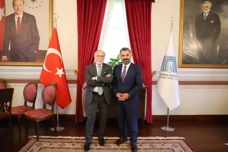 <p>Darülaceze sakinlerini ilk aldıkları zaman dinlerini veya ideolojilerini sormadıklarını, bakıma muhtaçsa aldıklarını vurgulayan Cebeci, "Buradaki insanlarla konuşun, buradaki insanlar daha uzun ömürlü yaşıyor. Çünkü bakım iyi. Burada insanlar moral olarak çökerse fiziken de çöker. O nedenle biz burada gıdalarını, psikolojik durumlarını en üst noktada karşılamaya çalışıyoruz." diye konuştu.</p>