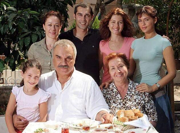 <p><span style="color:#800080"><strong>4 yıl boyunca reyting rekorları kıran dizi, güçlü oyuncu kadrosuyla hafızalara kazındı.</strong></span></p>
