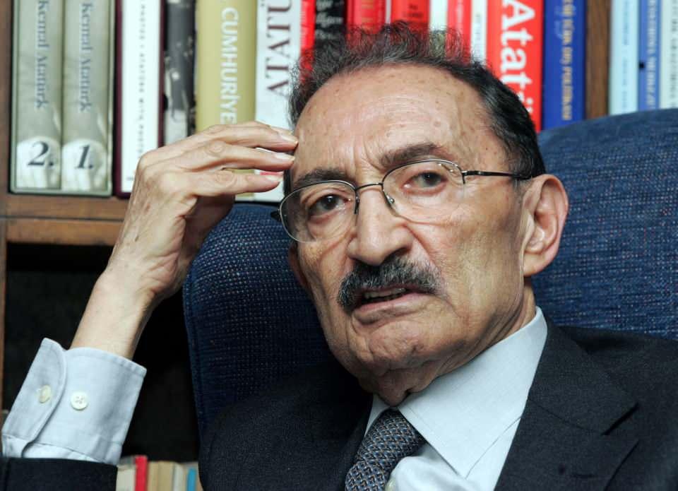 <p>13 Aralık 2005'de eski Başbakanlardan Ecevit, basın toplantısı düzenlemişti. (Arşiv)</p>
<p> </p>