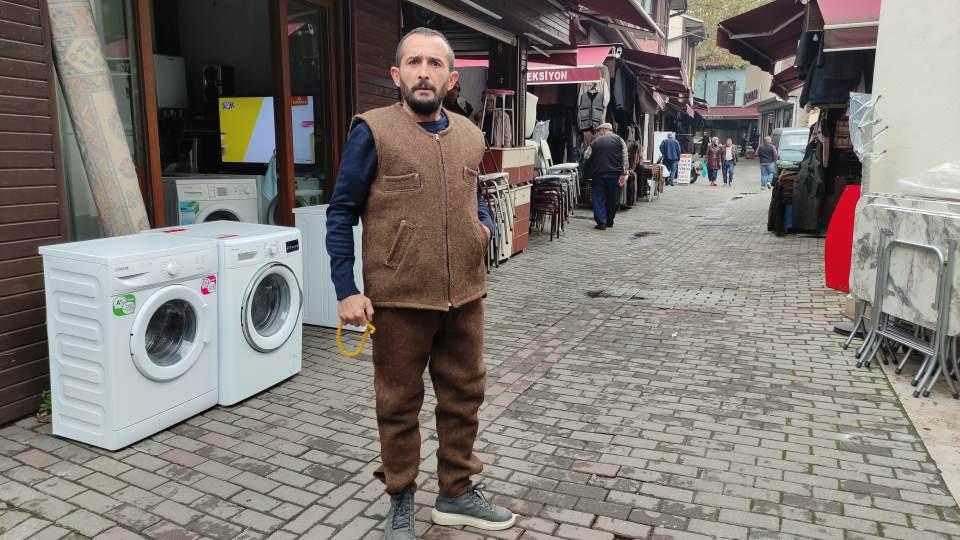 <p>Biz de dikiyoruz. Bu abaları eskiden çobanlar giyiyordu, şimdi sosyetenin tercihi oldu. Bu ürün çok sağlıklı. Giyeni ısıtıyor.</p>
