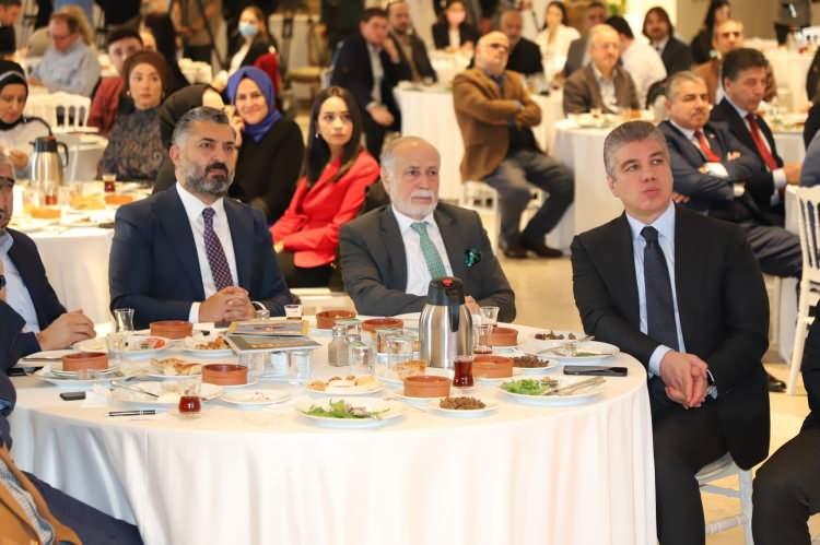 <p>O anlayışı da birilerinin yürütmesiyle mümkün. O kadar güzel bir sistem kurulmuş ki burada, 125 yıl önce bu sistemi kuran bir deha varmış. Neden sonradan kimsenin tanımadığı, bilmediği bir ortama bürünmüş. Bu bir zihniyet meselesi.</p>
