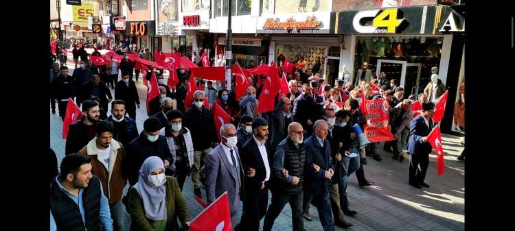 <p>Yurdun dört bir yanından şehit, gazi yakınları ve sivil toplum kuruluşları bir araya gelerek İyi Parti Kocaeli Milletvekili Lütfü Türkkan’a tepki gösterdi.</p>

<p> </p>
