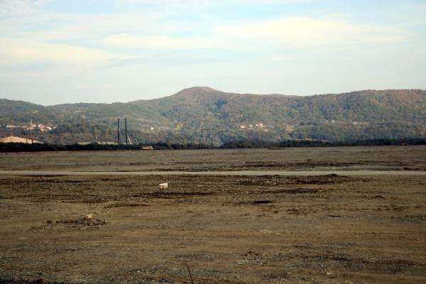 <p>'BOTAŞ'A TESLİM EDECEĞİZ'</p>

<p>Kıyı Lojistik Merkezi Müdürü Özgür Erden, TPAO 2020 yılında Karadeniz'de Fatih Sondaj Gemisi ile yürüttüğü arama çalışmaları kapsamında Sakarya Gaz Sahası'nda 540 milyar metreküp doğal gaz keşfettiğini hatırlattı. </p>

