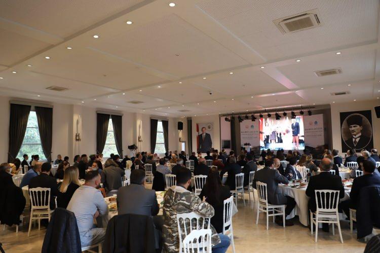 <p>Darülaceze'nin uluslararası mecralarda da tanıtılmasının önemine değinen Şahin, medyanın ve yönetmenlerin bu konuya daha fazla eğilmesi gerektiğini söyledi.</p>
