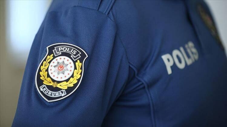 <p>ÖĞRETMEN, POLİS, HEMŞİRE...</p>
<p> Cumhurbaşkanı Tayyip Erdoğan 2018’de yaptığı bir konuşmada, 3600 ek gösterge verileceklerin kapsamının polis, öğretmen, hemşire, din görevlileri ile diğer idareciler olduğunu açıklamıştı. Memurlar ve sendikalar ise bugüne kadar ek göstergeleri olmayan yardımcı hizmetler sınıfı çalışanı hizmetli, müstahdem gibi memurlar için de bir ek gösterge rakamı belirlenmesini istiyor.</p>