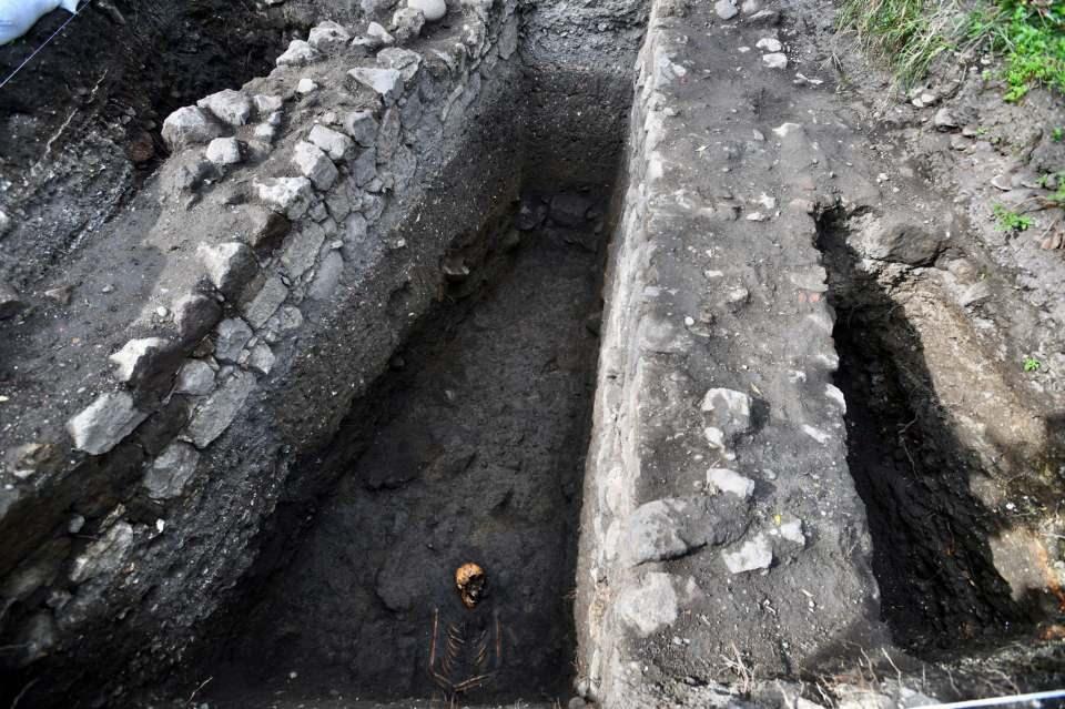 <p>Tarihi boyunca dört büyük medeniyete ev sahipliği yapan Trabzon’un tarihini, kültürünü, mimari ve kültürel kalıntılarını ortaya çıkaracak arkeolojik kazılar için geçtiğimiz aylarda startı verilen çalışmaların ilk etabı tamamlandı. </p>
