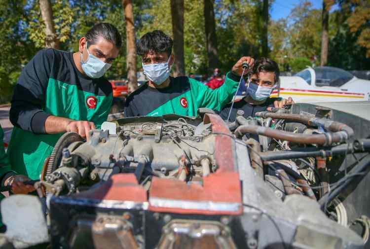 <p>Havacılık Kulübü olarak model uçak yarışmasında bu yıl şampiyonluğu elde etmeyi başardıklarını ifade eden Uçar, şöyle dedi:</p>

<p>"Yaklaşık dört yıldır model uçak çalışması yürütüyoruz. Öğrencilerimizle ders dışı saatlerde model uçak tasarımıyla ilgili çalışmalar yapıyor. </p>
