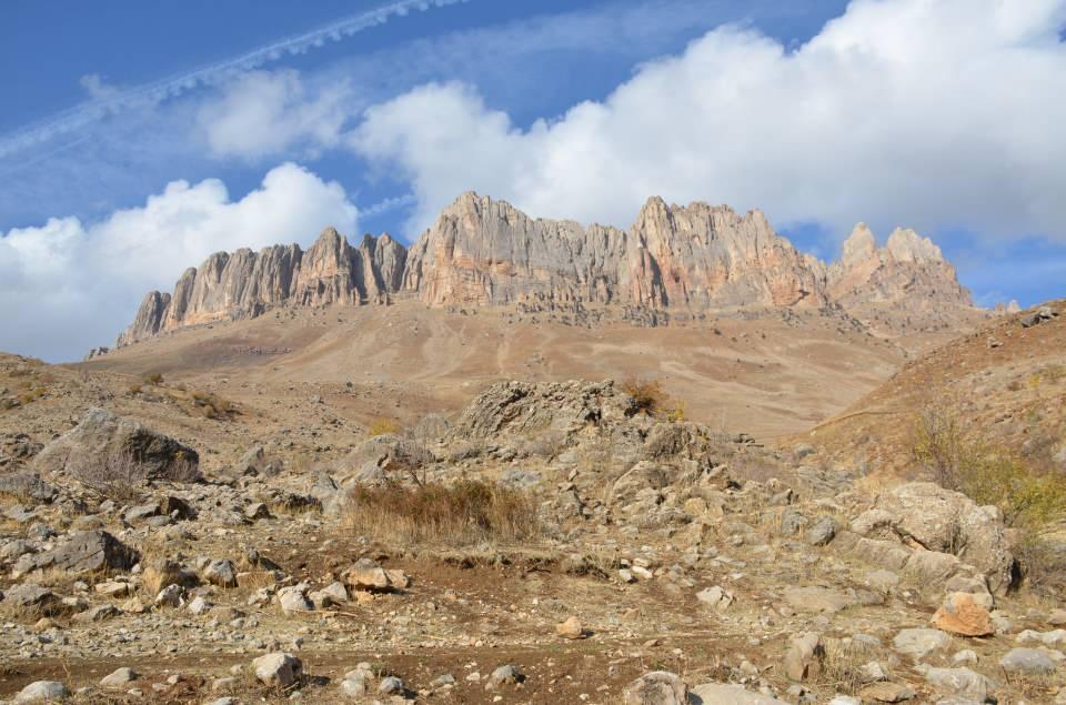 <p>Doğa fotoğrafçısı Serdar Gükçe'nin çektiği fotoğraflar sosyal medyada büyük beğeni topladı. Gükçe, fotoğrafçıları Şırnak’a davet ederek, "İlimiz genelinde yıllardır doğa fotoğrafçılığı yapıyorum. </p>
<p> </p>