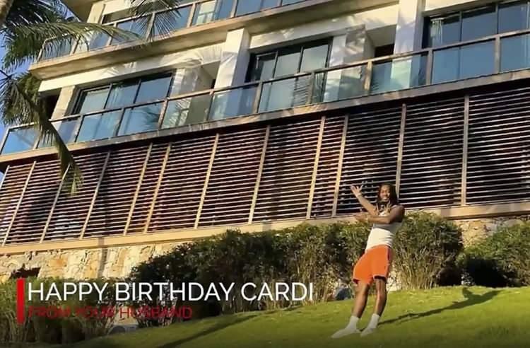 <p><strong>Cardi B, kısa bir süre önce de kocası Offset'in kendisine doğum günü hediyesi olarak satın aldığı evle gündeme gelmişti. Çiftin bu yeni evi ise Dominik Cumhuriyeti'nde bulunuyor. </strong></p>
<p> </p>