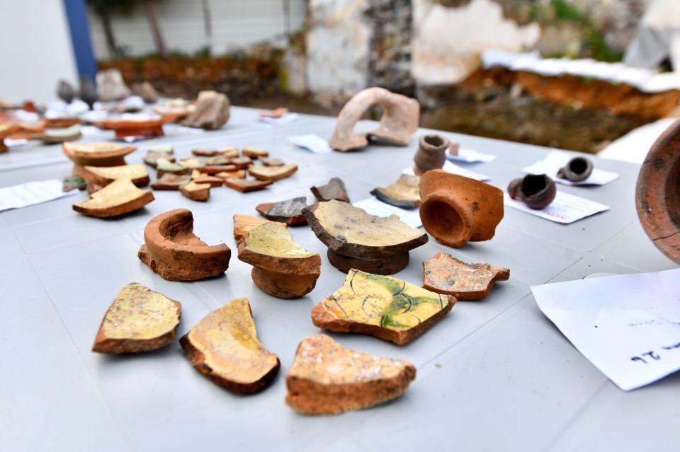 <div>Arkeolojik kazı çalışmaları ile ilgili açıklamalarda bulunan Trabzon Büyükşehir Belediye Başkanı Murat Zorluoğlu, İçkale’de Neolitik çağa kadar gidebilecek bulgulara rastlanılabileceğini belirterek, “Trabzon 4 bin yıllık tarihi ile birçok medeniyete ve kültüre ev sahipliği yapmış kadim bir şehir. </div>
