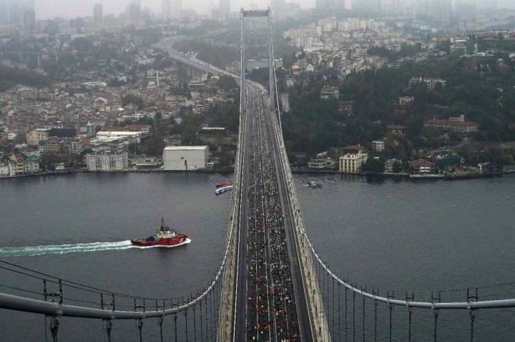 <p>İstanbullular, 15 Temmuz Şehitler Köprüsü’nde kahvaltı yapıp, sevdikleriyle vakit geçirdi.</p>
