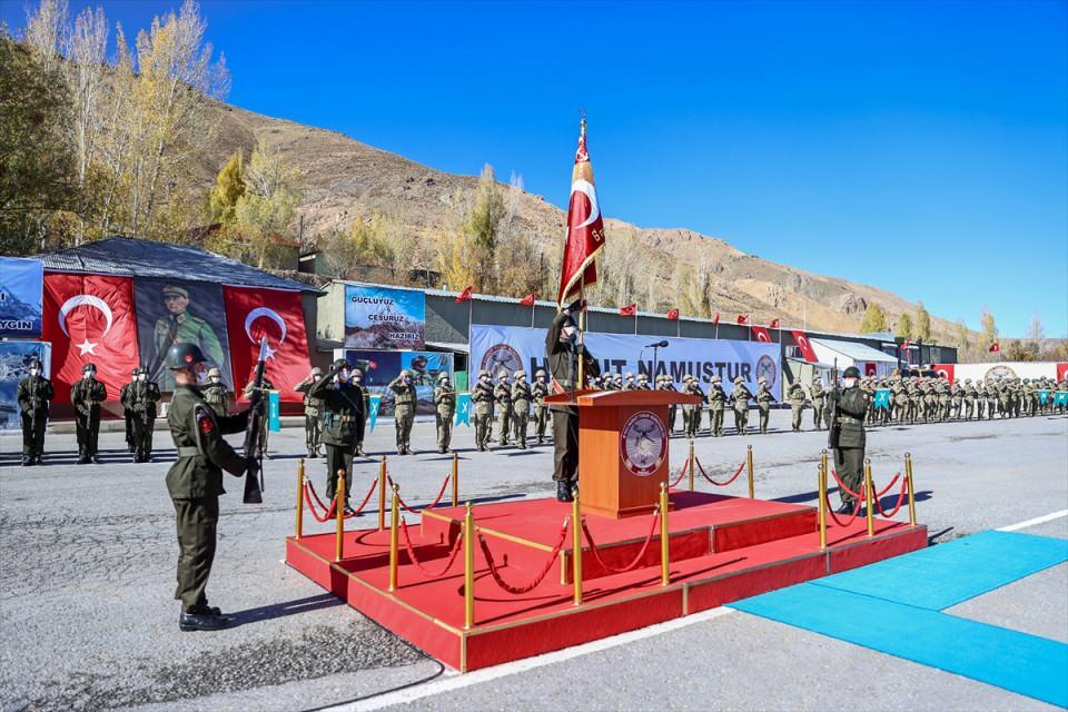 <p>Sancak teslim törenlerinin anlamlı ve değerli olduğunu vurgulayan Cumhurbaşkanı Erdoğan, şunları söyledi:</p>

<p> </p>
