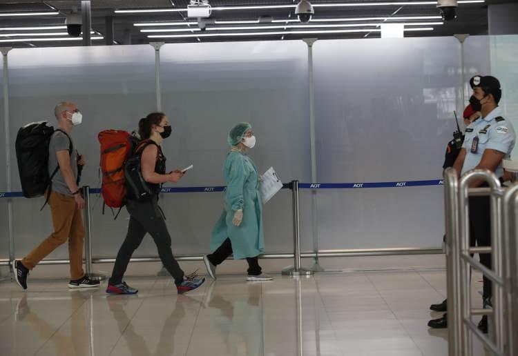 <p>Bakanlık, aralarında Avusturya, İtalya, Belçika, Kanada, Çin, Fransa, Almanya, Hindistan, Suudi Arabistan ve İspanya’nın bulunduğu düşük riskli olarak belirlenen ülkelerden gelenlerin karantinadan muaf tutulacağını belirtti.</p>
