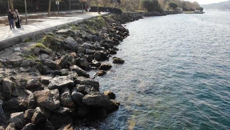 <p><strong>“Suların çekilmesiyle kayalıklar ortaya çıktı”</strong></p>

<p>Sahilde balıkçılık yapan Mehmet Cömert, “İstanbul’da son dönemlerde yağış olmadığından dolayı denizde 60 ile 80 cm arasında çekilme oldu. </p>
