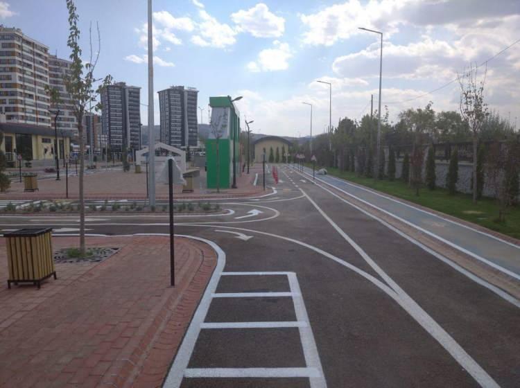 <p><strong>9 ile daha çocuk trafik eğitim parkı</strong></p>

<p>Ankara, Balıkesir, Çanakkale, Düzce, Edirne, Eskişehir, Hatay, Kars, Kırklareli, Konya, Niğde, Ordu, Tekirdağ, Uşak, Afyonkarahisar, Erzincan, Isparta, Sivas, Rize, Kocaeli, Yozgat, Şanlıurfa ve Zonguldak olmak üzere toplam 23 ilde faaliyet yürüten parklarda, bu yılın 10 aylık döneminde, 17 bin 739 çocuğa uygulamalı trafik eğitimi verildi.</p>
