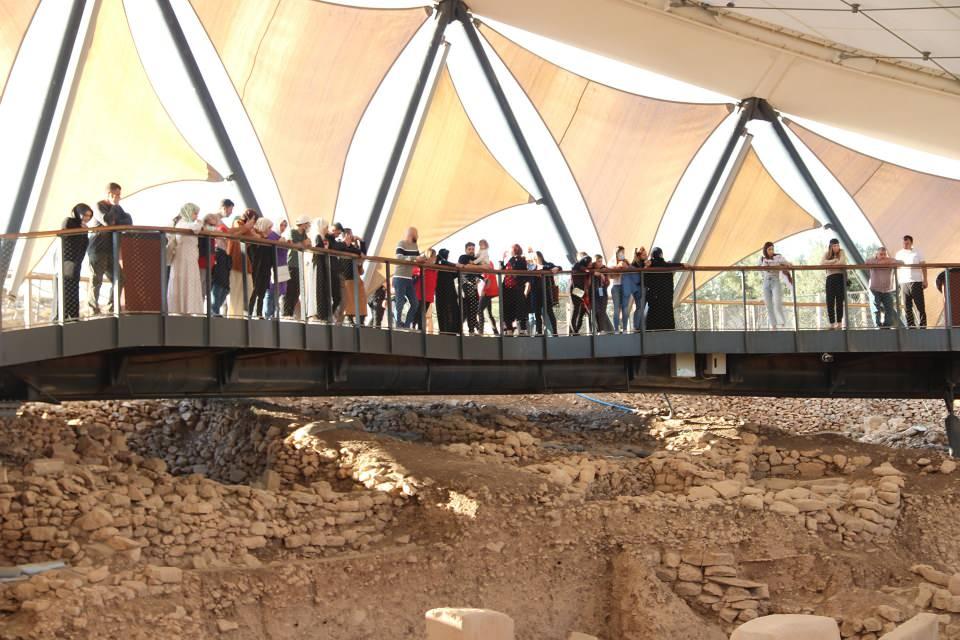 <p>Şanlıurfa'da 12 bin yıllık geçmişiyle "tarihin sıfır noktası" olarak nitelendirilen Göbeklitepe'yi yılın 10 ayında yaklaşık 460 bin kişi ziyaret ederken, bu sayı şu ana kadarki en yüksek rakam olarak kayıtlara geçti.<br />
 </p>
