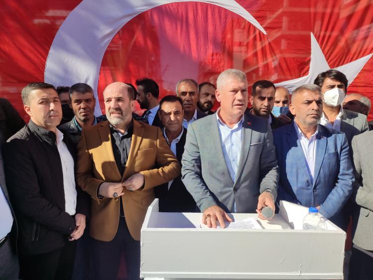<p>İYİ Parti Genel Başkanı Meral Akşener’in Bingöl ziyaretinde Grup Başkanvekili Lütfü Türkkan, 1997’de şehit düşen İsa Gümren’in ağabeyi Tahir Gümren’e küfür etmişti. </p>

<p> </p>
