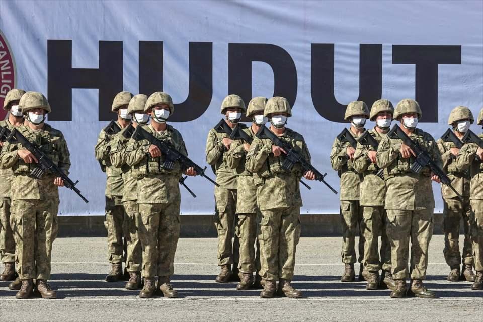 <p>6. Hudut Tugay Komutanlığı Sancak Tevdi Töreni'ne Milli Savunma Bakanı Akar, Genelkurmay Başkanı Orgeneral Yaşar Güler, Kara Kuvvetleri Komutanı Orgeneral Musa Avsever, Deniz Kuvvetleri Komutanı Oramiral Adnan Özbal ve Hava Kuvvetleri Komutanı Orgeneral Hasan Küçükakyüz katıldı.</p>

<p> </p>
