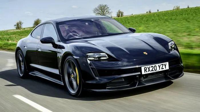 <p><strong>Porsche Taycan Turbo</strong></p>
<p>0-100: 3,2 saniye<br />
En yüksek hız: 260 km/s<br />
Menzil: 400 km</p>