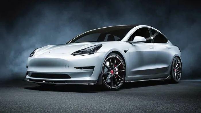 <p><strong>Tesla Model 3 Performance</strong></p>
<p>0-100: 3,3 saniye<br />
En yüksek hız: 361 km/s<br />
Menzil: 470 km</p>