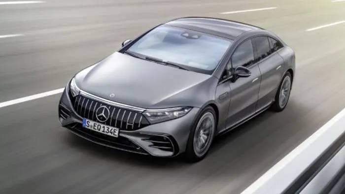 <p><strong>Mercedes EQS AMG 53</strong></p>
<p>0-100: 3,4 saniye<br />
En yüksek hız: 250 km/s<br />
Menzil: 565 km</p>