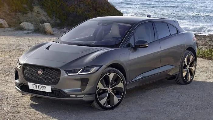 <p><strong>Jaguar I-Pace EV400</strong></p>
<p>0-100: 4,9 saniye<br />
En yüksek hız: 200 km/s<br />
Menzil: 380 km</p>
