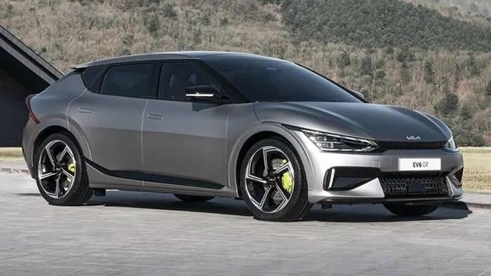<p><strong>Kia EV6 Long Range AWD</strong></p>
<p>0-100: 5,4 saniye<br />
En yüksek hız: 185 km/s<br />
Menzil: 410 km</p>