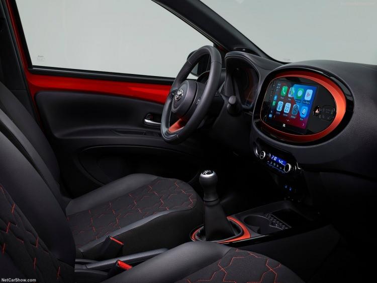 <p>Yeni S-CVY otomatik şanzımana yer verilen aracın kabininde, 9 inç boyutunda Android Auto ve Apple CarPlay teknolojisine uyumlu multimedya ekranı bulunuyor.</p>