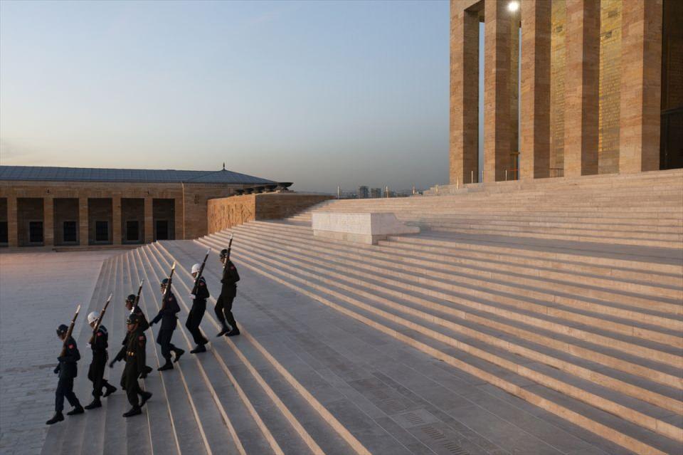 <p><strong>- Atatürk ve Kurtuluş Savaşı Müzesi</strong></p>

<p>Anıtkabir'de Misak-ı Milli Kulesi'nden girilen Atatürk ve Kurtuluş Savaşı Müzesi de bulunuyor.</p>

<p> </p>
